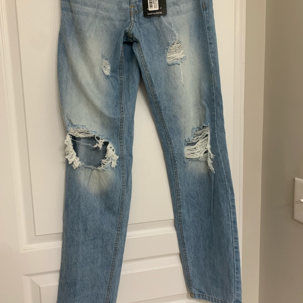 RELAXED FIT VINTAGE JEANS WITH BUSTED KNEE